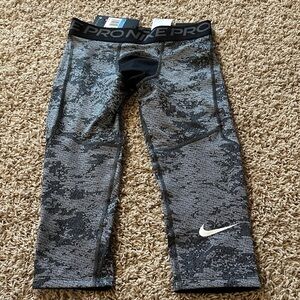 New with Tags Nike Pro Kids' Black and Gray Patterned Leggings